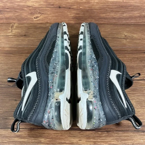 Nike Black and Gray Athletic Shoes - Picture 2 of 11